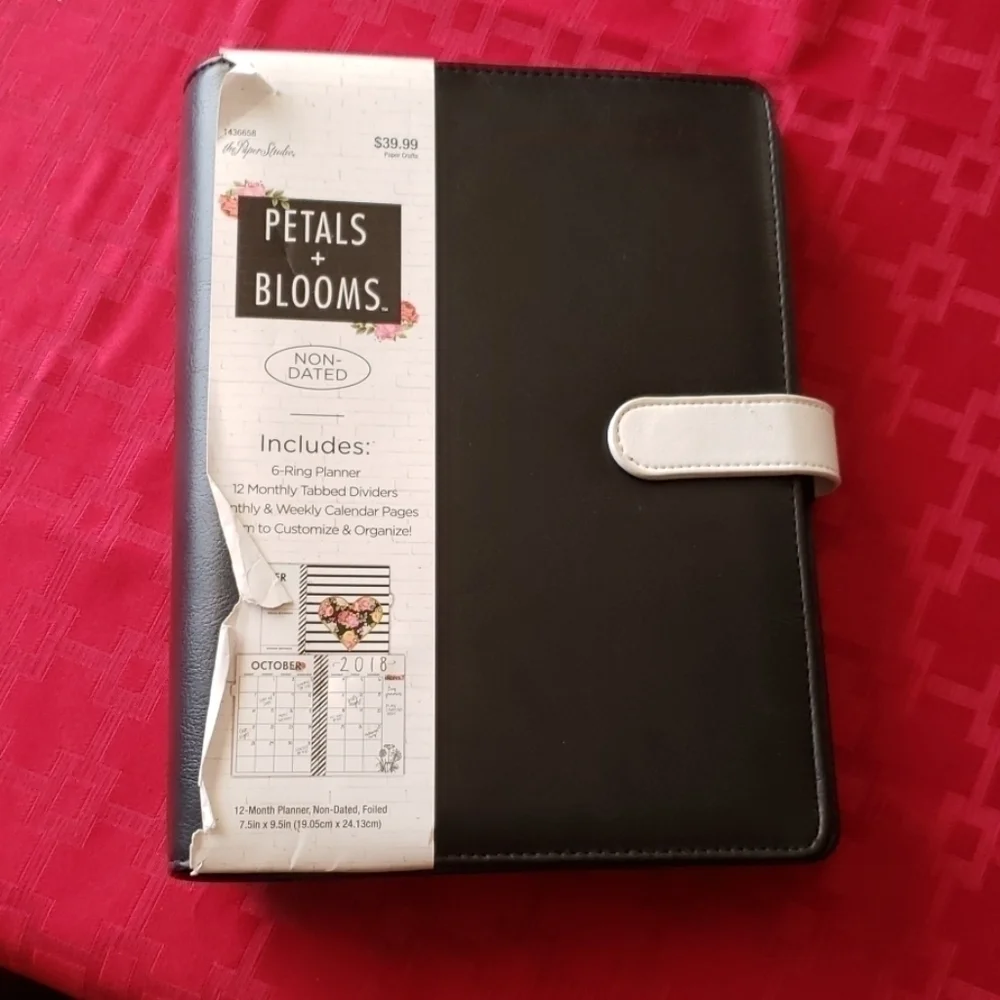 The PAPER STUDIO 6 ring planner non dated . NWT